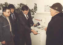 Prsentation des neuen Geldautomaten in Brakel, 2. Dezember 1987